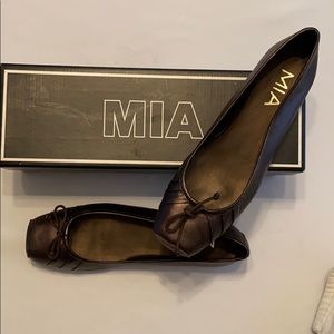NIB! Bronze MIA AVA ballet flats!